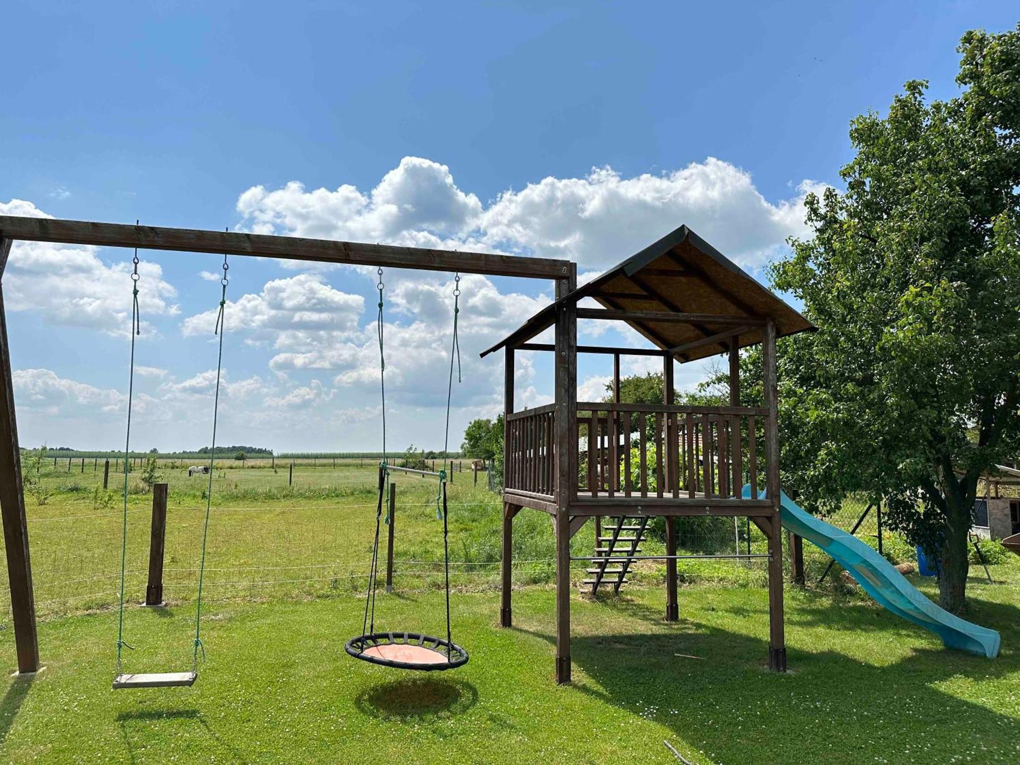 Penzion - Apartman Prestavlky Trsice Bagian luar foto